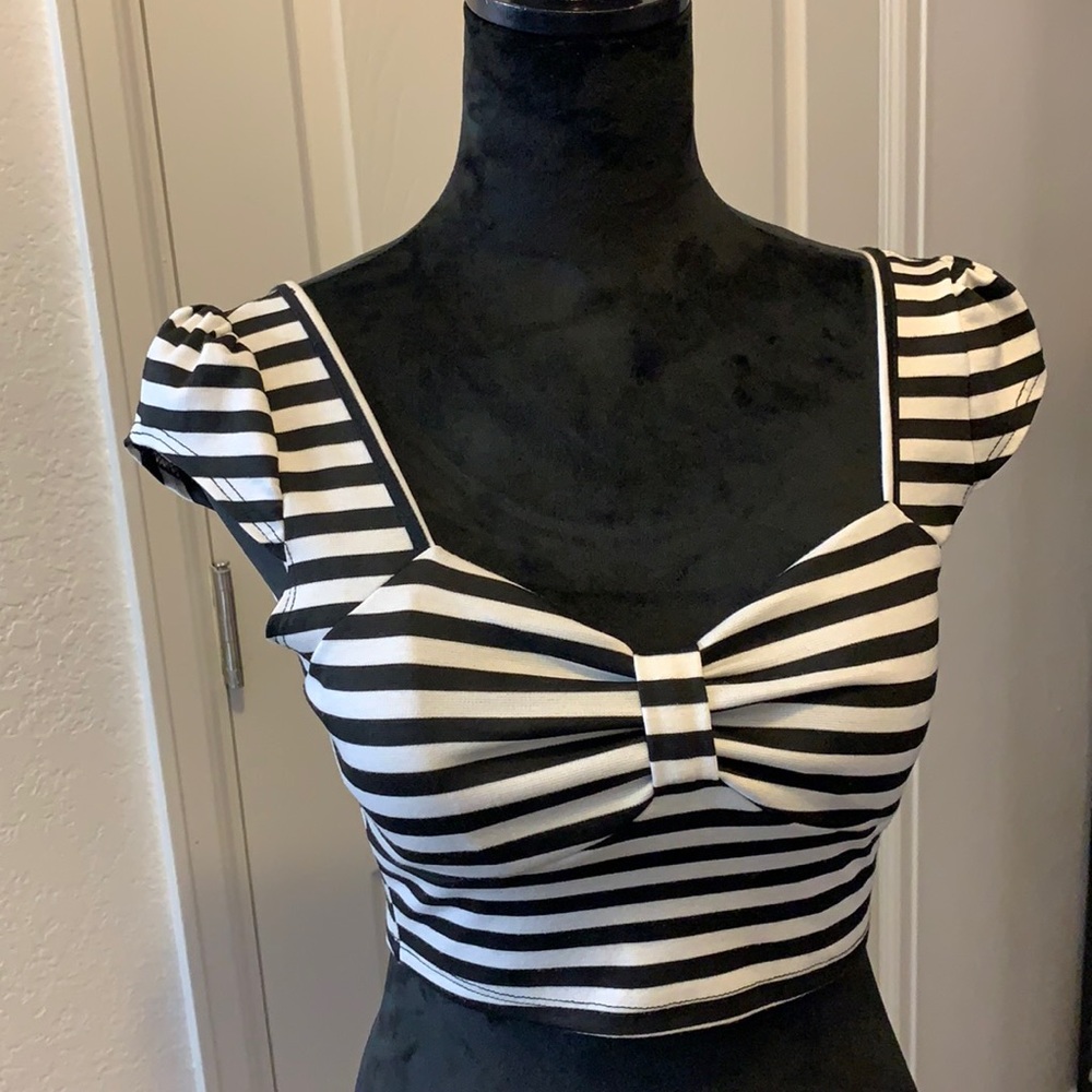 “Lipstick Boutique” Cute” crop top💋